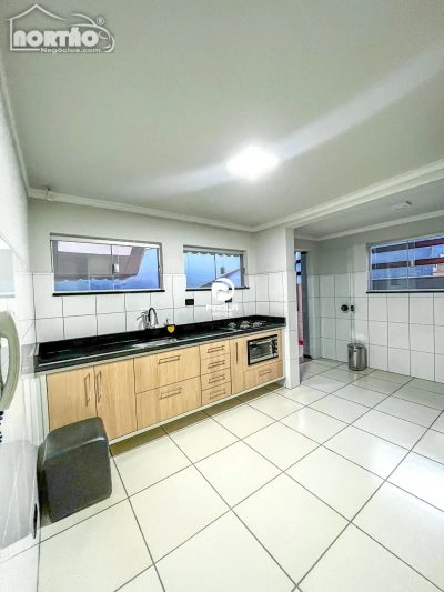 Casa, 5 quartos, 144 m² - Foto 2