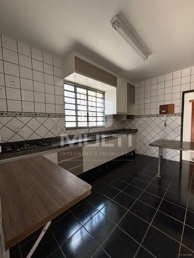 Casa, 5 quartos, 230 m² - Foto 4