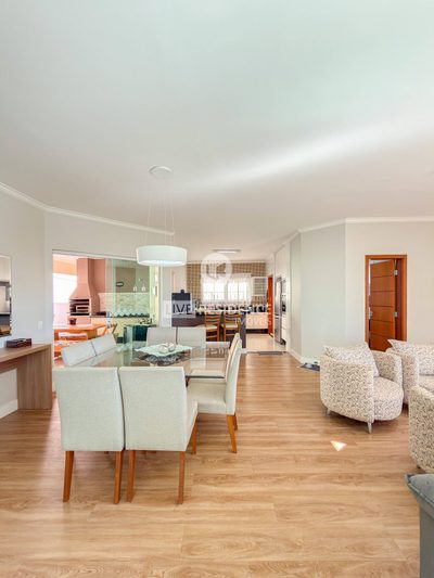 Casa, 3 quartos, 237 m² - Foto 1