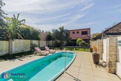 Casa, 3 quartos, 216 m² - Foto 1