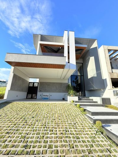 Sobrado, 3 quartos, 327 m² - Foto 1