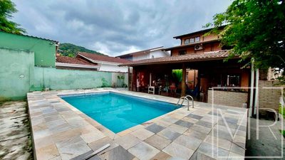 Casa, 4 quartos, 227 m² - Foto 1