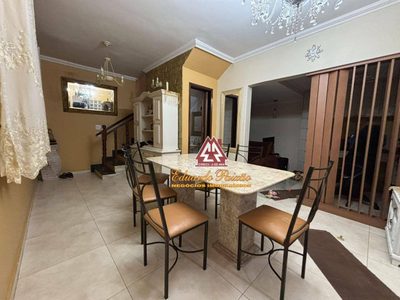 Sobrado, 3 quartos, 200 m² - Foto 1