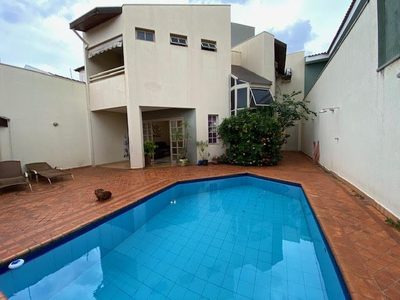 Casa, 3 quartos, 276 m² - Foto 1