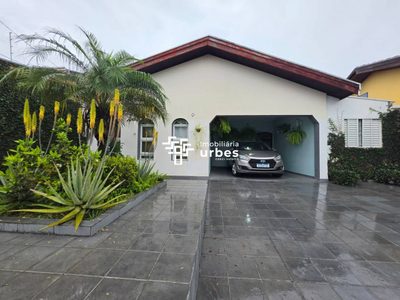 Casa, 3 quartos, 141 m² - Foto 1