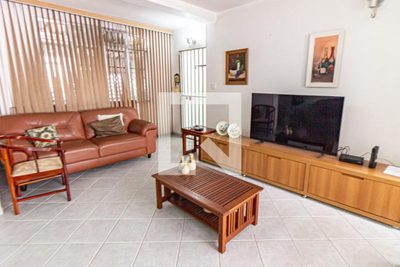 Casa, 3 quartos, 240 m² - Foto 1