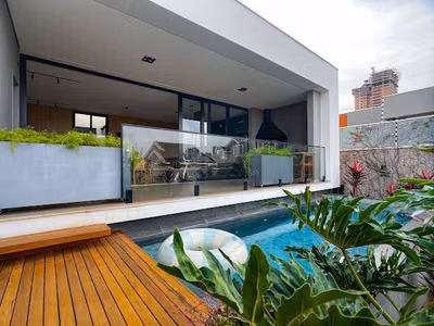 Sobrado, 3 quartos, 258 m² - Foto 1