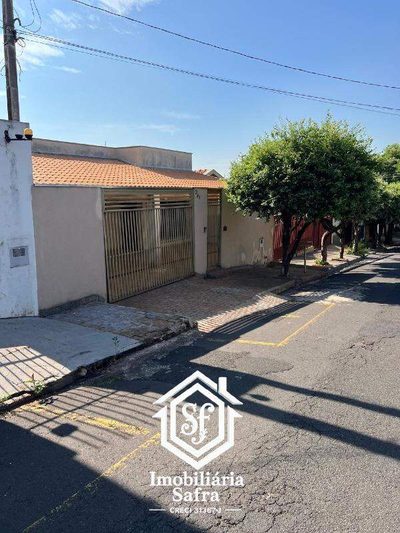 Casa, 3 quartos, 289 m² - Foto 1