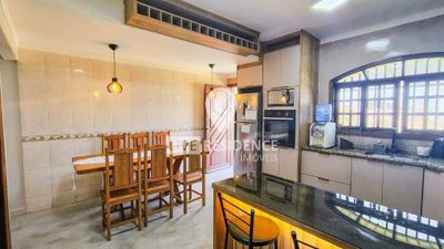Casa, 3 quartos, 237 m² - Foto 1