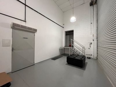Depósito-Galpão, 556 m² - Foto 1