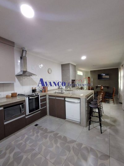 Casa, 3 quartos, 252 m² - Foto 1