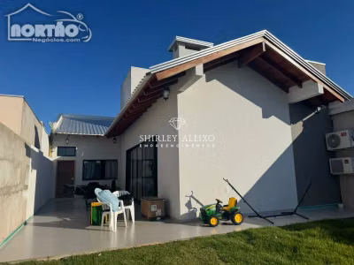 Casa, 4 quartos, 138 m² - Foto 1