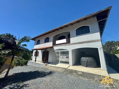 Casa, 6 quartos, 205 m² - Foto 1