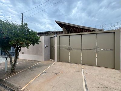 Casa, 3 quartos, 180 m² - Foto 1
