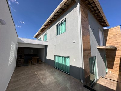 Casa, 3 quartos, 250 m² - Foto 1