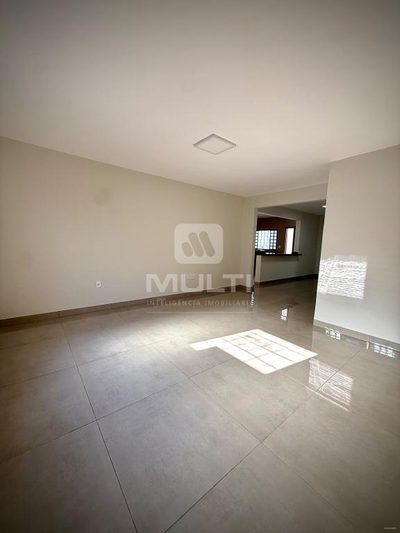 Casa, 3 quartos, 200 m² - Foto 1