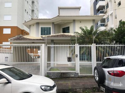 Casa, 4 quartos, 300 m² - Foto 1