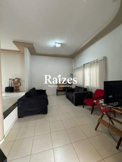 Casa, 4 quartos, 253 m² - Foto 3