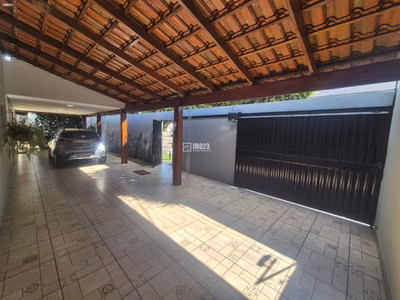 Casa, 4 quartos, 230 m² - Foto 1