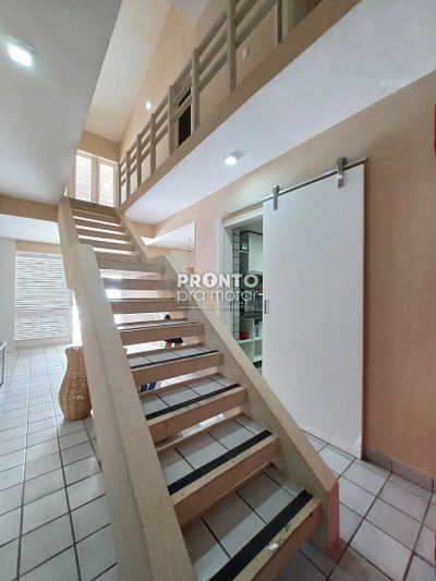 Casa, 6 quartos, 166 m² - Foto 1