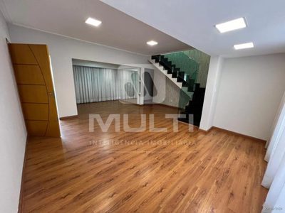 Cobertura, 3 quartos, 210 m² - Foto 1