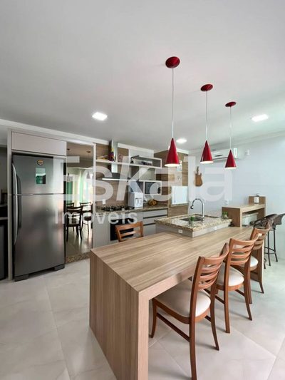 Casa, 4 quartos, 286 m² - Foto 1