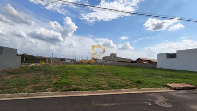 Loteamento e Condomínio, 200 m² - Foto 1