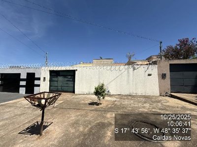 Casa, 2 quartos, 200 m² - Foto 1