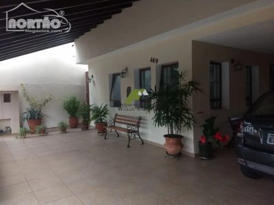 Casa, 5 quartos, 198 m² - Foto 1