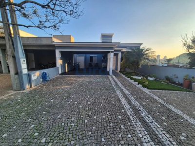Casa, 3 quartos, 226 m² - Foto 1