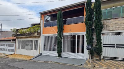 Casa, 3 quartos, 221 m² - Foto 1