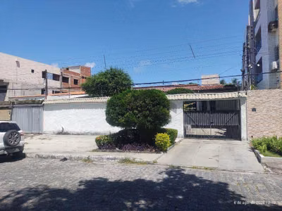 Casa, 4 quartos, 202 m² - Foto 1