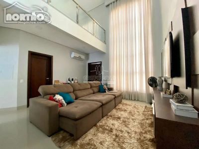 Casa, 3 quartos, 216 m² - Foto 2