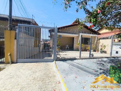 Casa, 7 quartos, 249 m² - Foto 1