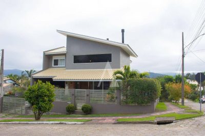 Casa, 3 quartos, 222 m² - Foto 1