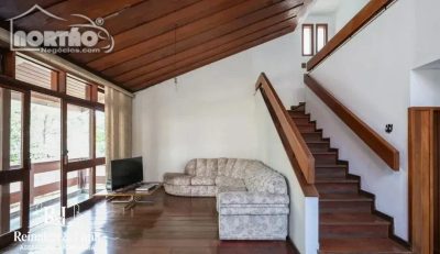 Casa, 5 quartos, 223 m² - Foto 1