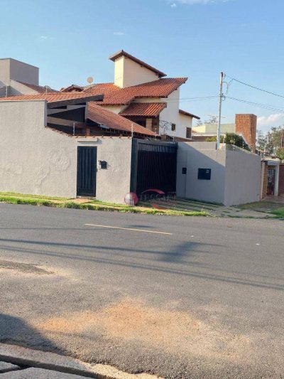 Casa, 3 quartos, 305 m² - Foto 2