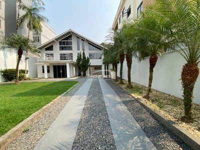 Casa, 4 quartos, 235 m² - Foto 1