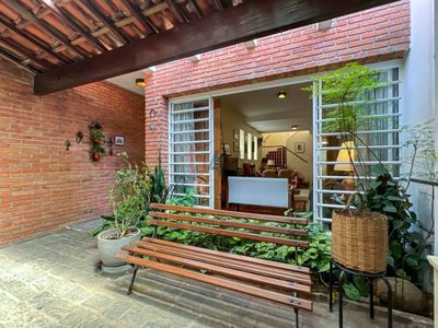 Casa, 5 quartos, 231 m² - Foto 1