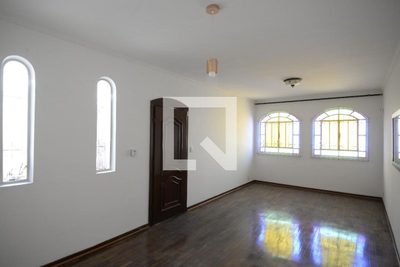 Casa, 4 quartos, 230 m² - Foto 1