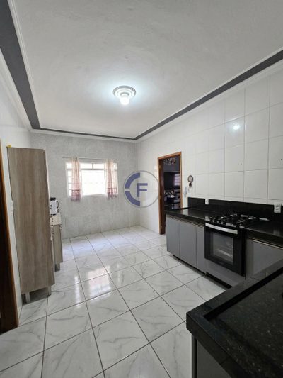 Casa, 3 quartos, 216 m² - Foto 2
