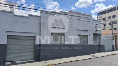 Casa, 4 quartos, 190 m² - Foto 1