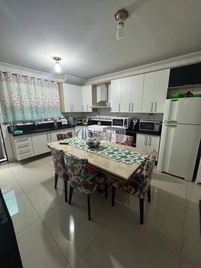 Casa, 4 quartos, 189 m² - Foto 2