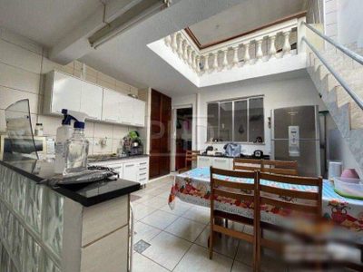 Sobrado, 3 quartos, 299 m² - Foto 2