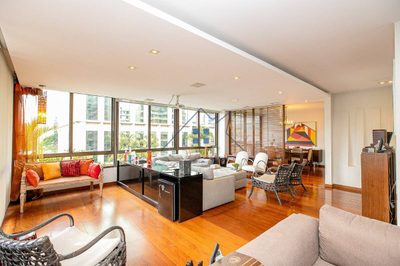 Apartamento, 3 quartos, 225 m² - Foto 2