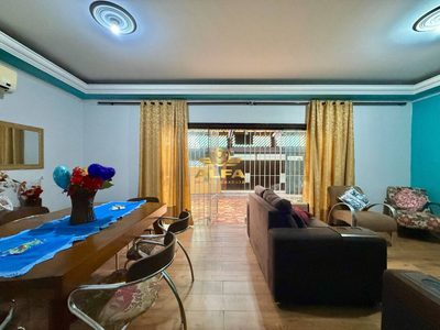 Casa, 6 quartos, 197 m² - Foto 1