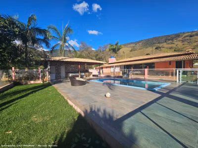 Chácara, 3 quartos, 1800 m² - Foto 1