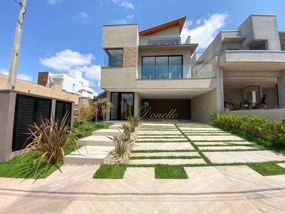 Sobrado, 3 quartos, 245 m² - Foto 1