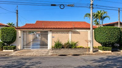 Casa, 3 quartos, 228 m² - Foto 1