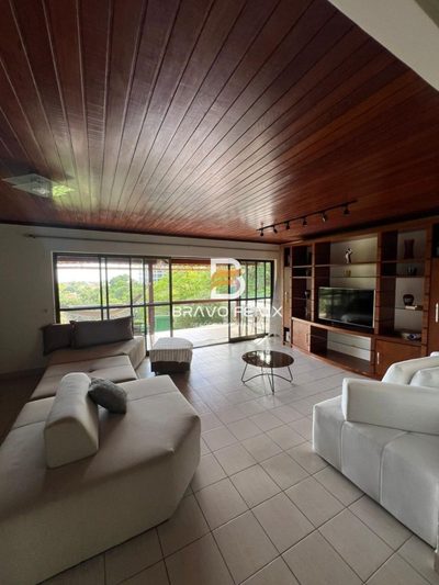 Casa, 4 quartos, 1030 m² - Foto 1